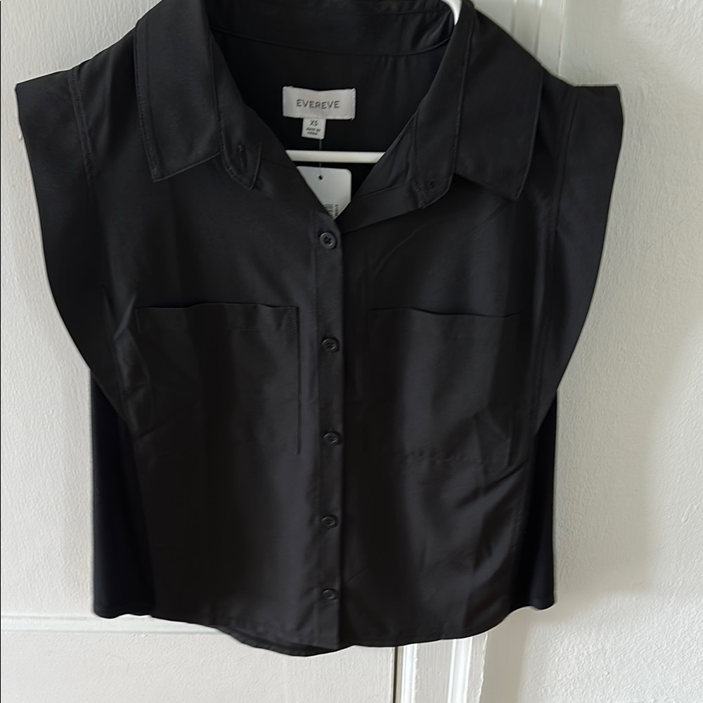 Evereve Black Sleeveless Notched Collar Top